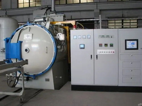 गुणवत्ता  1300C Max. Temperature Vacuum Oil Quenching Furnace 380V Adjustable Voltage फैक्टरी