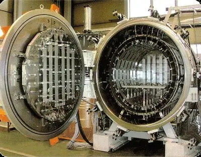 1300C अधिकतम तापमान वैक्यूम तेल बुझाने की भट्टी 380V समायोज्य वोल्टेज